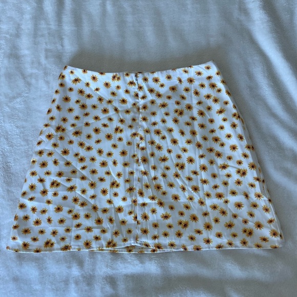 WeWoreWhat Sunflower Mini Skirt - Picture 5 of 10